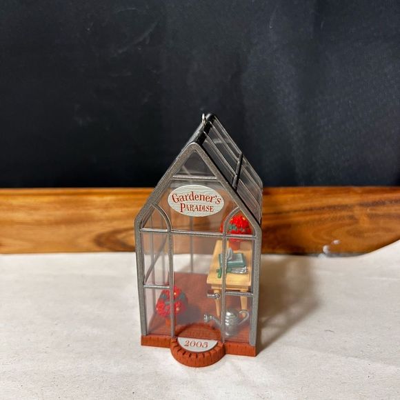 “Gardeners Paradise” Hallmark Keepsake Ornament - Picture 3 of 4